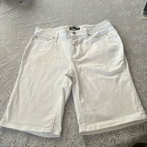 Dkny women’s white jeans short size 12